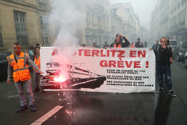 Mobilisation de cheminots en face du Sénat, à Paris, le 29 mai 2018
