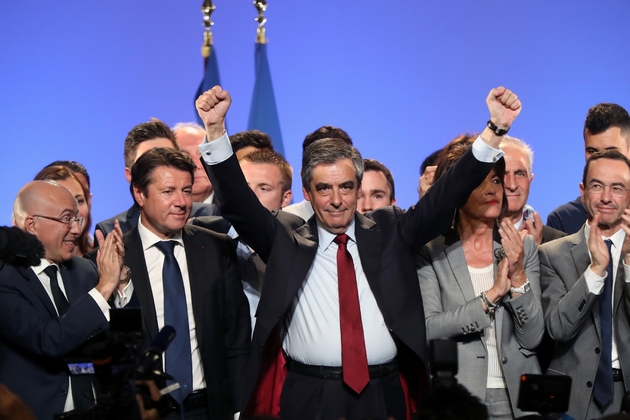 François Fillon entouré d'Eric Ciotti, de Christian Estrosi et Bruno Retailleau, lors d'un meeting de campagne à Nice le 17 avril 2017