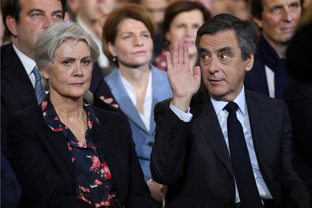 Penelope Fillon (g) et son époux François Fillon, le 29 janvier 2017 à Paris