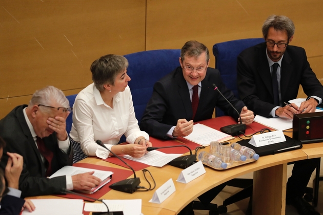 Le président de la commission des Lois sénatoriale, Philippe Bas (2ème en partant de la droite) lors des premières auditions, le 31 juillet 2018