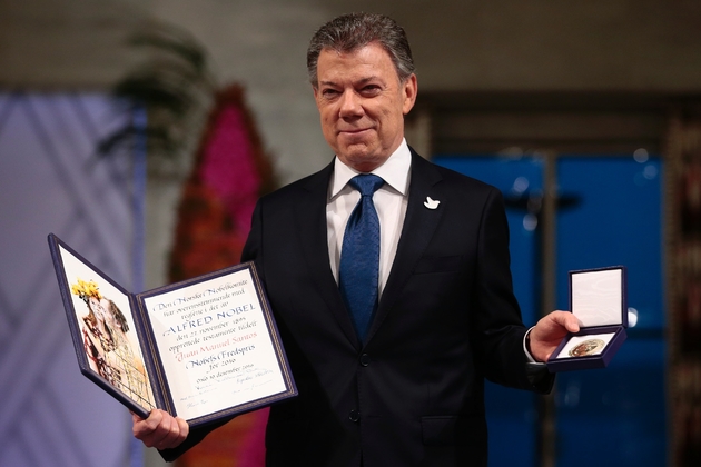 Le président colombien Juan Manuel Santos reçoit le prix Nobel de la paix à Oslo en Norvège, le 10 décembre 2016