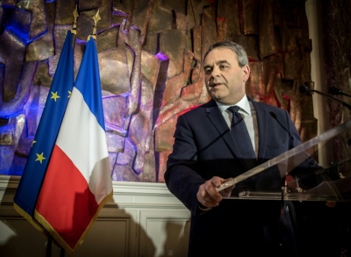 Le président LR des Hauts-de-France, Xavier Bertrand, peu après son élection, à Saint-Quentin le 13 décembre 2015