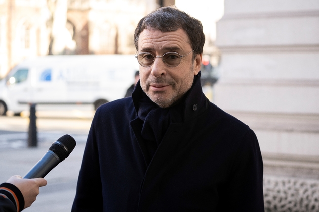 L'homme d'affaires Alexandre Djouhri quitte le tribunal de Westminster, le 26 février 2019 à Londres