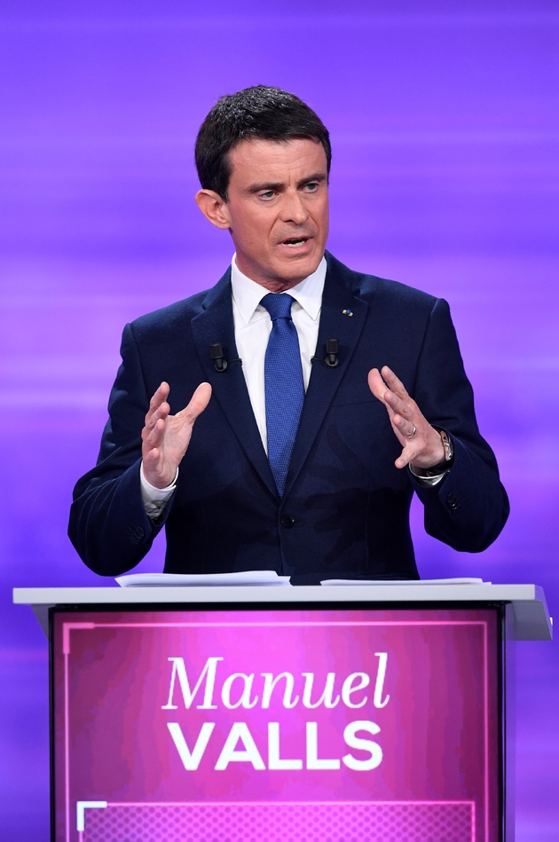 Manuel Valls pendant le débat télévisé de l'entre-deux tours de la primaire PS, le 25 janvier 2017 dans les studios de La Plaine-Saint-Denis au nord de Paris