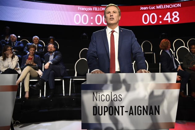 Nicolas Dupont-Aignan, candidat de Debout la France (DLF) sur le plateau de BFM TV et CNews le 4 avril 2017 à La Plaine-Saint-Denis