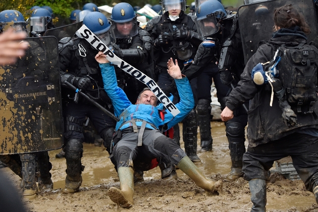 Heurts entre forces de l'ordre et zadistes à Notre-Dame-des-Landes le 9 avril 2018