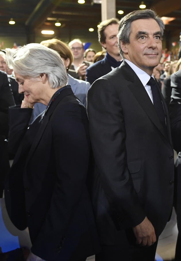 Penelope Fillon (g) et son époux François Fillon, le 29 janvier 2017 à Paris
