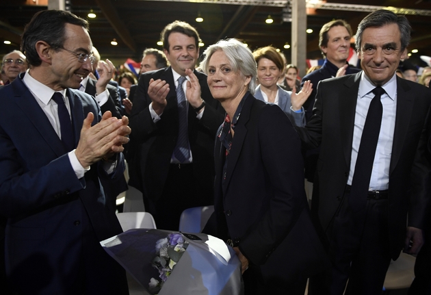 Penelope et François Fillon ovationnés à leur arrivée au meeting du   29 janvier 2017 à Paris