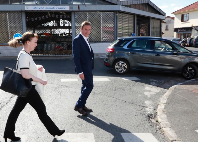 Le député-maire de Yerres et candidat aux législatives dans l'Essonne Nicolas Dupont-Aignan, le 23 mai 2017 à Vigneux-sur-Seine, au sud de Paris