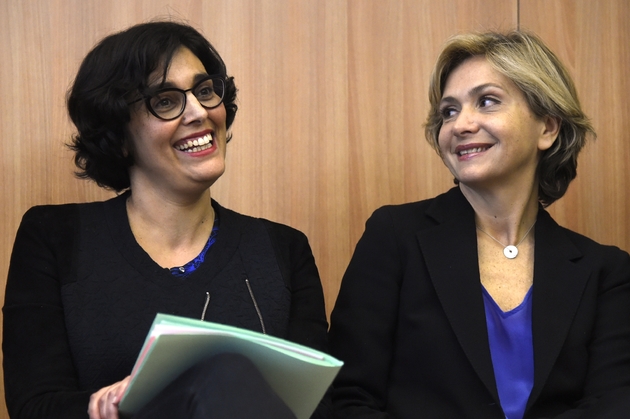 Valérie Pécresse et Myriam El Khomri pendant la signature d'une convention sur l'emploi entre l'Etat et la région Ile de France le 14 avril 2016