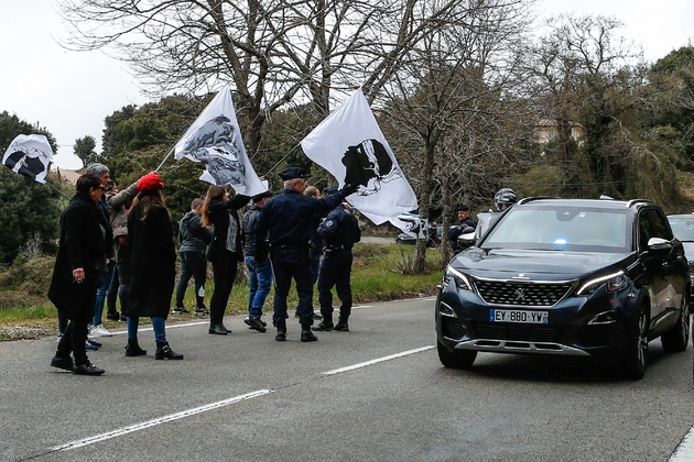 Des drapeaux corses à Belvédère-Campomoro en Corse le 4 avril 2019