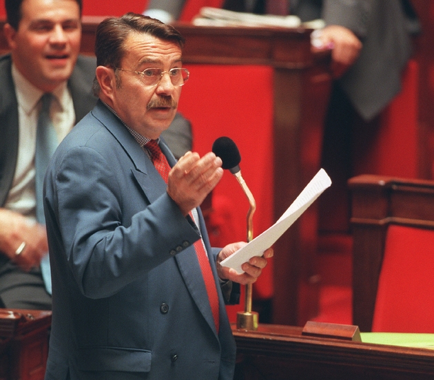 Le député d'alors Jean-Pierre Michel (MDC),  s'exprime, le  13 octobre 1999 à l'Assemblée nationale à Paris, lors de l'adoption définitive du Pacte Civil de Solidarité par 315 voix contre 249 et 4 abstentions.