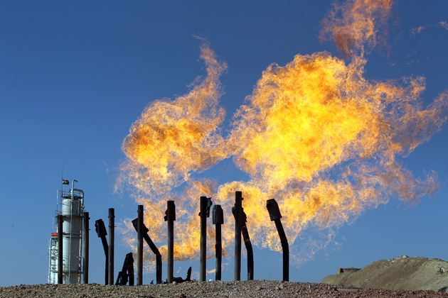 Photo prise le 17 octobre 2017 dans un champ pétrolier à l'ouest de la ville irakienne de Kirkouk