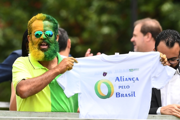 Un supporter du président brésilien qui a lancé à Brasilia le 21 novembre 2019 un nouveau parti mettant en avant Dieu, la famille et la patrie