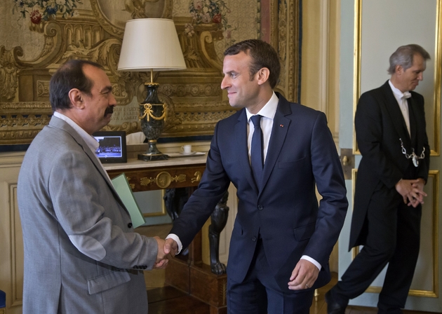 Le président Emmanuel Macron rencontre le secrétaire général de la CGT Philippe Martinez à l'Elysée le 23 mai 2017