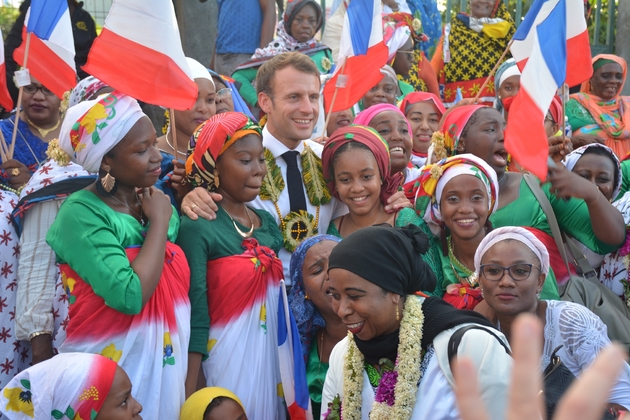 Le président Emmanuel Macron juste avant sa visite à la Réunion, à M'tsamboro (Mayotte), le 22 octobre 2019