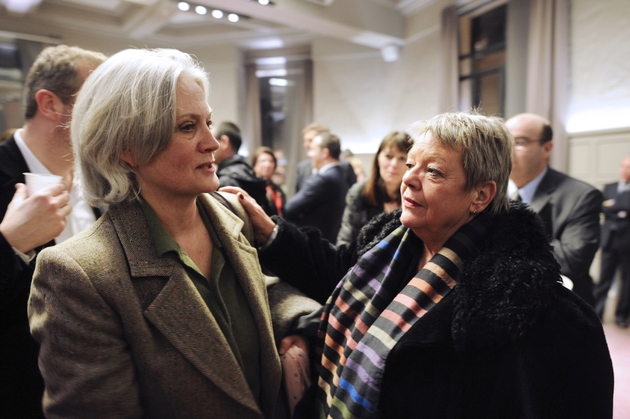 Penelope Fillon saluée par Sylvie Fourmont, la secrétaire particulière de son mari, le 2 février 2017 à Paris