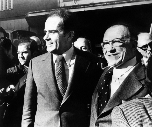 L'ex-dirigeant communiste Georges Marchais (G), au côté du secrétaire général du parti communiste espagnol Santiago Carrillo, à Madrid le 2 mars 1977