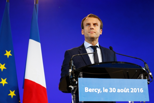 Emmanuel Macron tenant une conférence de presse après sa démission du gouvernement, le 30 août 2016 à Paris