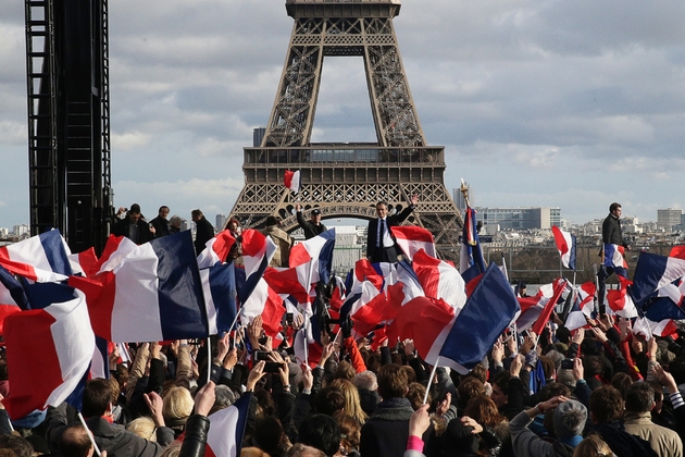François Fillon au milieu de ses partisans sur l'esplanade du Trocadéro le 5 mars 2017 à Paris