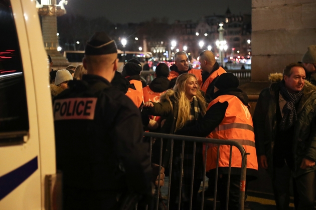 Filtrage policier pour accéder aux Champs-Elysées, le 31 décembre 2018 à Paris 