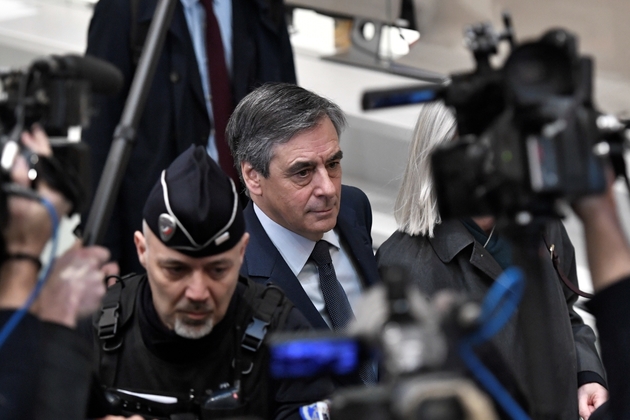 L'ex-Premier ministre François Fillon arrive au tribunal correctionnel de Paris le 26 février 2020
