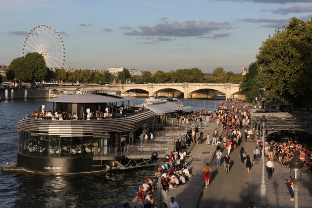 Les berges de Seine rive droite au coeur de Paris, ici le 1er septembre 2016, héritières de l'époque du tout-voiture des années Pompidou, seront définitivement réservées aux piétons ou vélos.