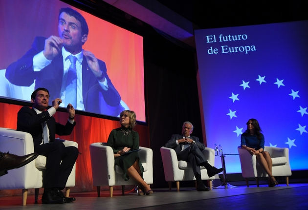 L'ex-Premier ministre français participe à un meeting électoral du parti de centre-droit Ciudadanos à Barcelone, le 16 décembre