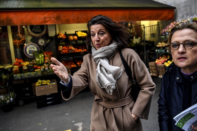Agnes Buzyn candidate (LREM), à la mairie de Paris, en campagne le 18 février 2020 sur un marché parisien