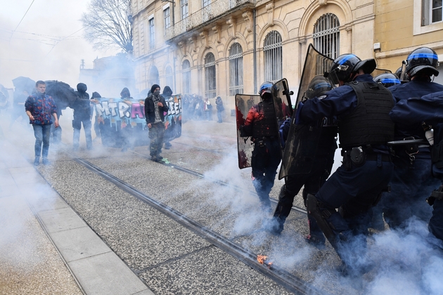 Affrontements entre manifestants et forces de l'ordre pendant la manifestation contre le gouvernement organisée le 14 avril 2018 à Montpellier