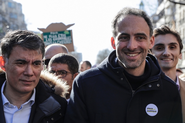 Le premier secrétaire du PS Olivier Faure (à gauche) et l'essayiste Raphaël Glucksmann (à droite), lors de la marche pour le climat, à Paris le 16 mars 2019