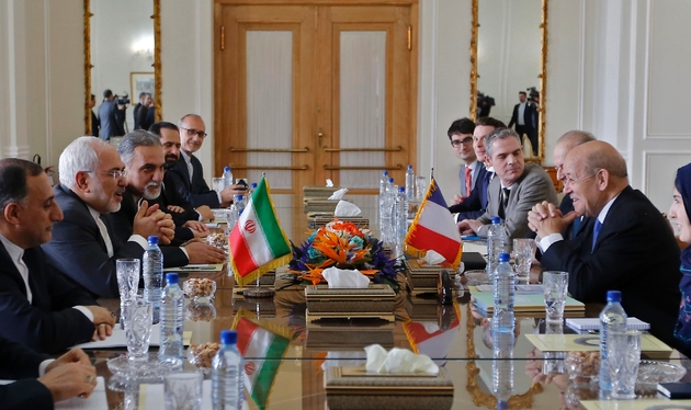 Réunion entre Le ministre iranien des Affaires étrangères Mohammad Javad Zarif (g) et son homologue français Jean-Yves Le Drian, le 5 mars 2018 à Téhéran