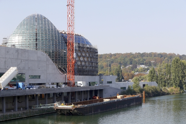 La Cité musicale sur l'île Seguin à Boulogne Billancourt, ici le 21 septembre 2016, conçue par Shigeru Ban et Jean de Gastines, comprendra une salle de concerts, un auditorium, une école de musique et des boutiques