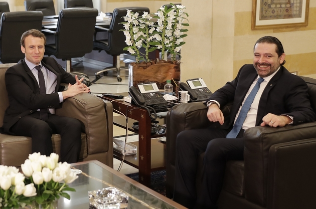 Emmanuel Macron lors d'une rencontre avec le Premier ministre libanais Saad Hariri (d), à Beyrouth, le 24 janvier 2017