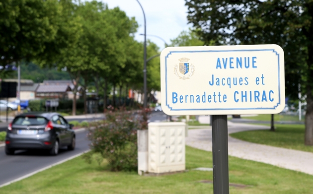 La plaque de l'avenue rebaptisée 