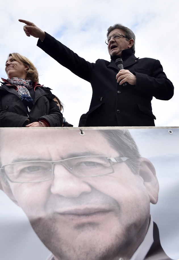 Jean-Luc Mélenchon sur une barge au Canal Saint-Martin à Paris le 17 avril 2017