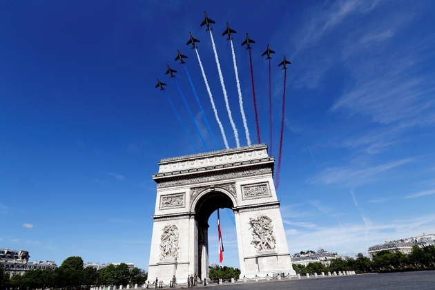 Vol de la Patrouille de France, le 14 juillet 2017 au-dessus des Champs-Elysées à Paris