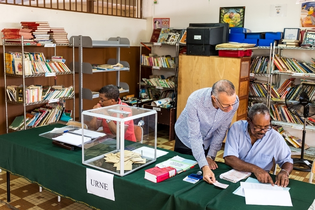 Un bureau de vote pour le premier tour de l'élection présidentielle de Remire-Montjoly en Guyane, le 22 avril 2017