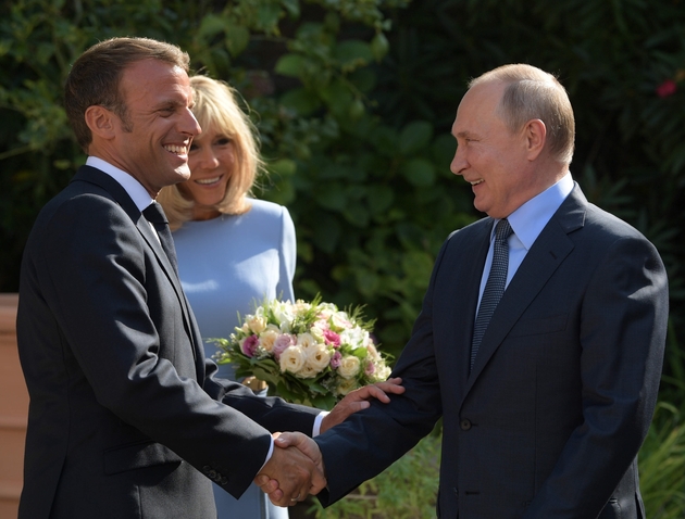 Emmanuel Macron et son épouse Brigitte Macron accueillent  le président russe Vladimir Poutine au fort de Brégançon, le 19 août 2019 près de Bormes-les-Mimosas