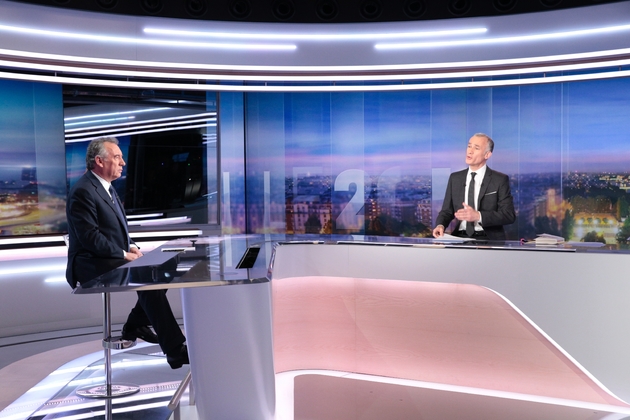 François Bayrou sur le plateau du JT de TF1, le 31 janvier 2017 à Boulogne-Billancourt près de Paris