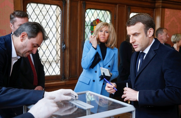 Le président Macron en train de voter au Touquet, au 1er tour des municipales, le 15 mars 2020.