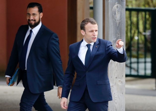 Le président Emmanuel Macron avec Alexandre Benalla à Berd'huis en Normandie, le 12 avril 2018