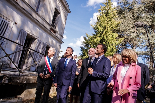 Emmanuel Macron, son épouse Brigitte, Stéphane Bern visitent la Villa Viardot à Bougival le 15 septembre 2018 dans la cadre des journées du Patrimoine.