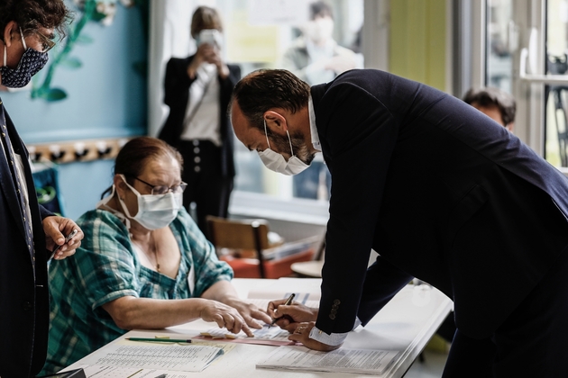 Le Premier ministre Edouard Philippe, candidat à la mairie du Havre, vote au deuxième tour des municipales, le 28 juin 2020 au Havre