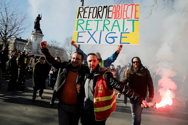 Manifestants lors de la 9e journée interprofessionnelle de mobilisation contre la réforme des retraites, le 6 février 2020, place de La Republique à Paris. 