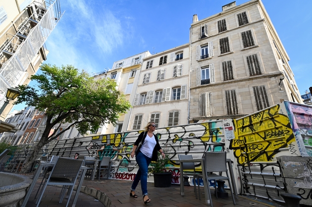 Derrière les barricades le 25 octobre 2019 le chantier où deux immeubles s'étaient effondrés un an auparavant rue d'Aubagne à Marseille