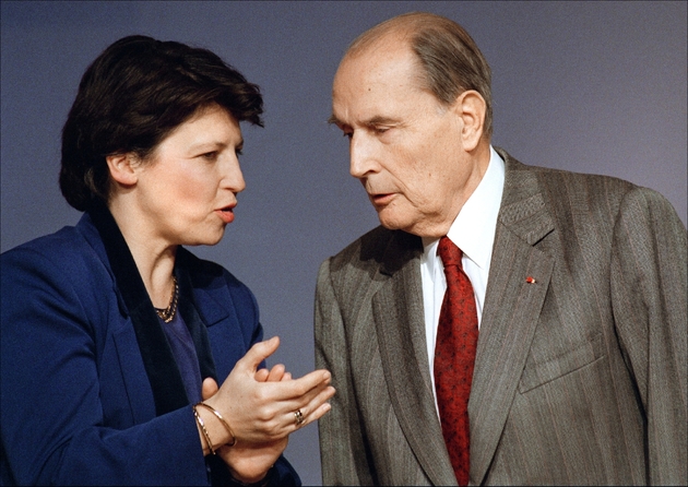 Martine Aubry, ministre du travail, en compagnie de  François Mitterrand, le 19 janvier 1993 à Paris