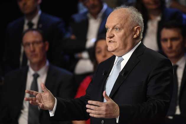 François Asselineau sur le plateau de BFM TV et CNews, le 4 avril 2017 à La Plaine-Saint-Denis