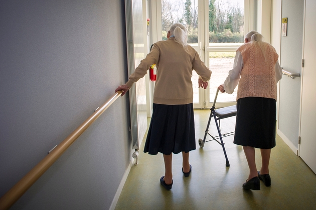 Le coût moyen mensuel d'une maison de retraite a été évalué à 2.200 euros, alors que la pension moyenne des près de 16 millions de retraités en France est de 1.300 euros bruts