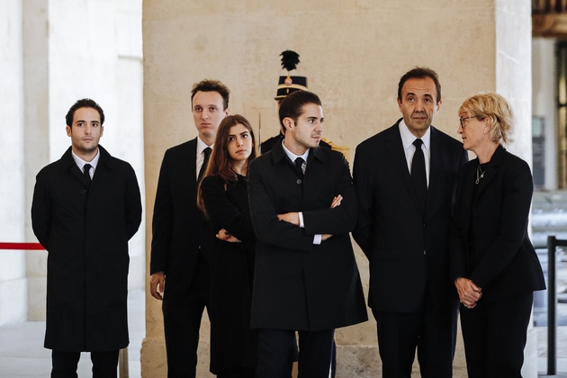 Claude Chirac (D), son mari Frédéric Salat-Baroux (2eD) et leurs enfants respectifs aux Invalides, le 29 septembre 2019 